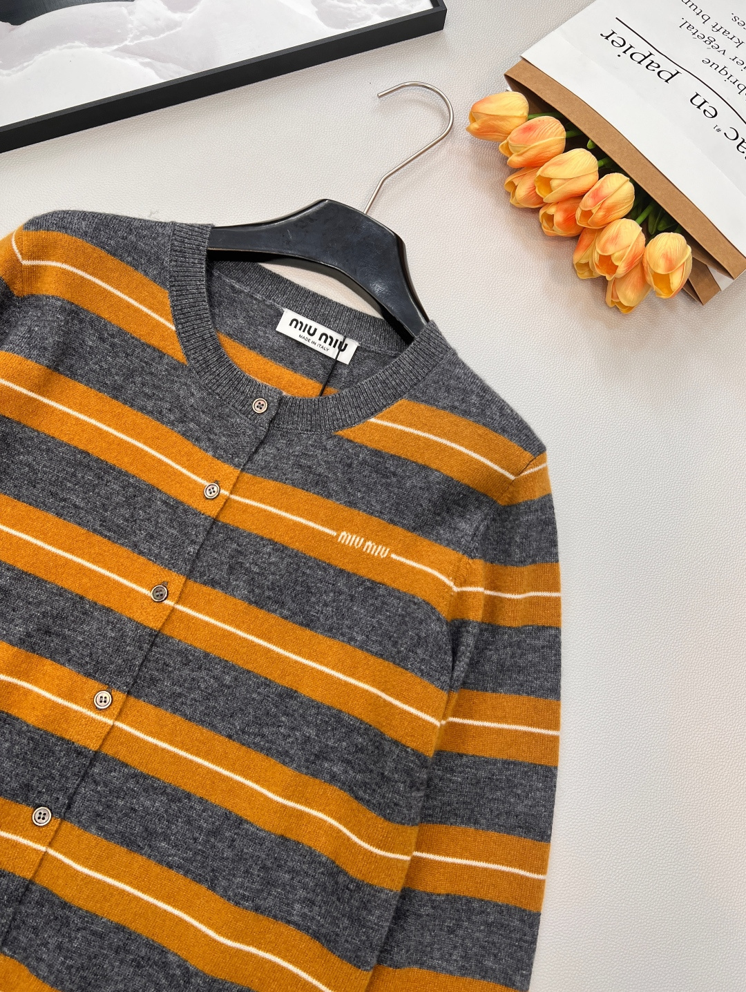 🆕Miumiu25Fw早秋新款 撞色条纹羊绒针织开衫丨⚠独家高版出品！山羊绒混纺面料，自带云朵般的轻软蓬
