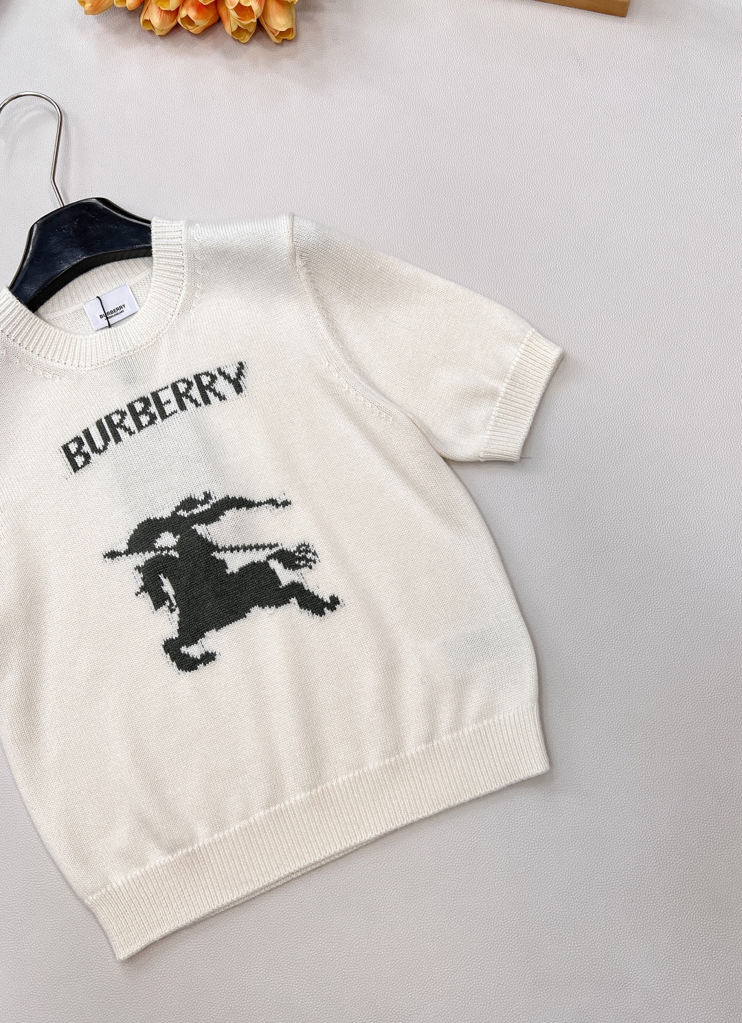 🆕Burberry2025新款圆领钩花套头毛衣，定制YB羊绒羊毛纱线织造 质感高级 舒适柔软 圆领短袖毛