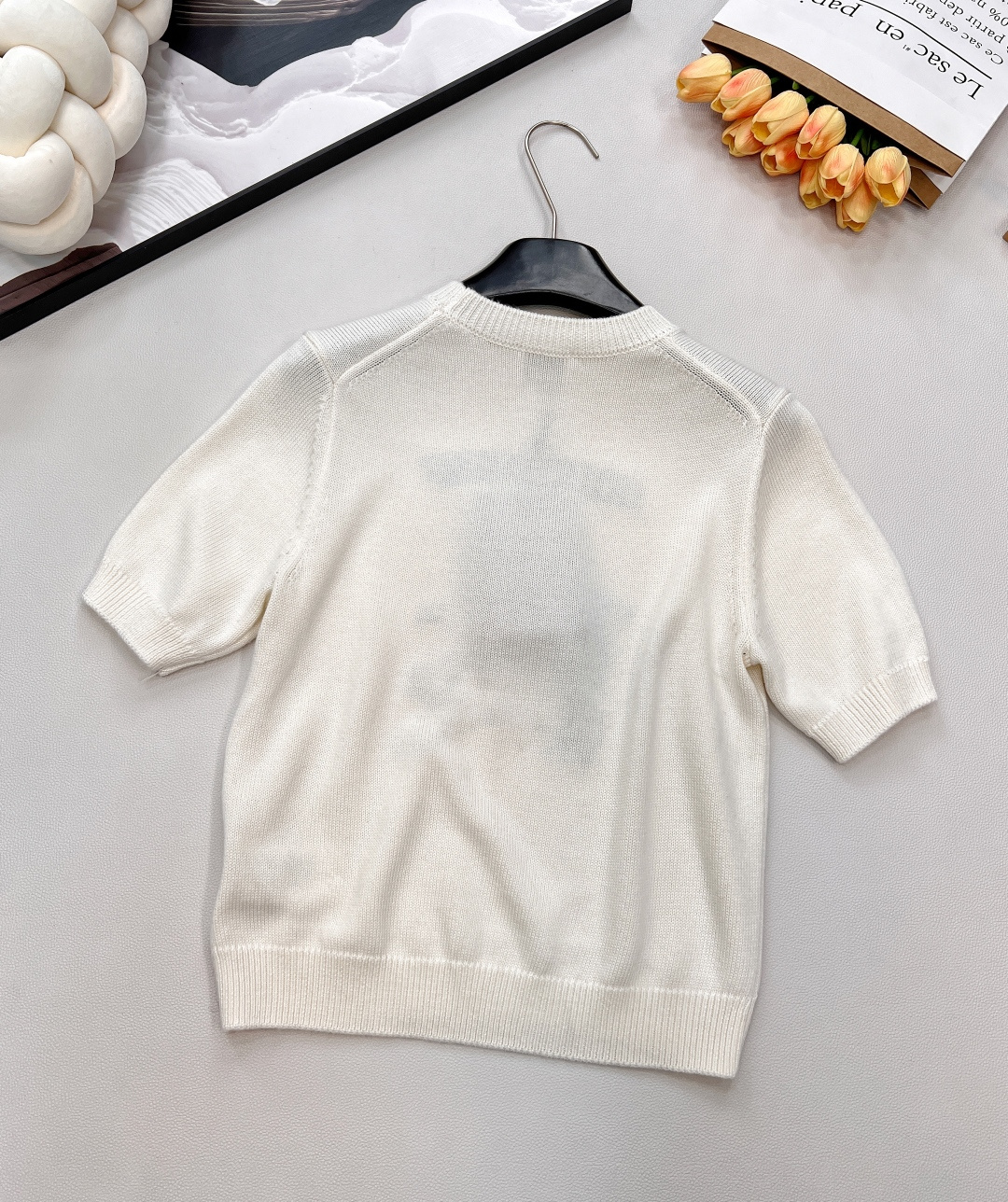 🆕Burberry2025新款圆领钩花套头毛衣，定制YB羊绒羊毛纱线织造 质感高级 舒适柔软 圆领短袖毛