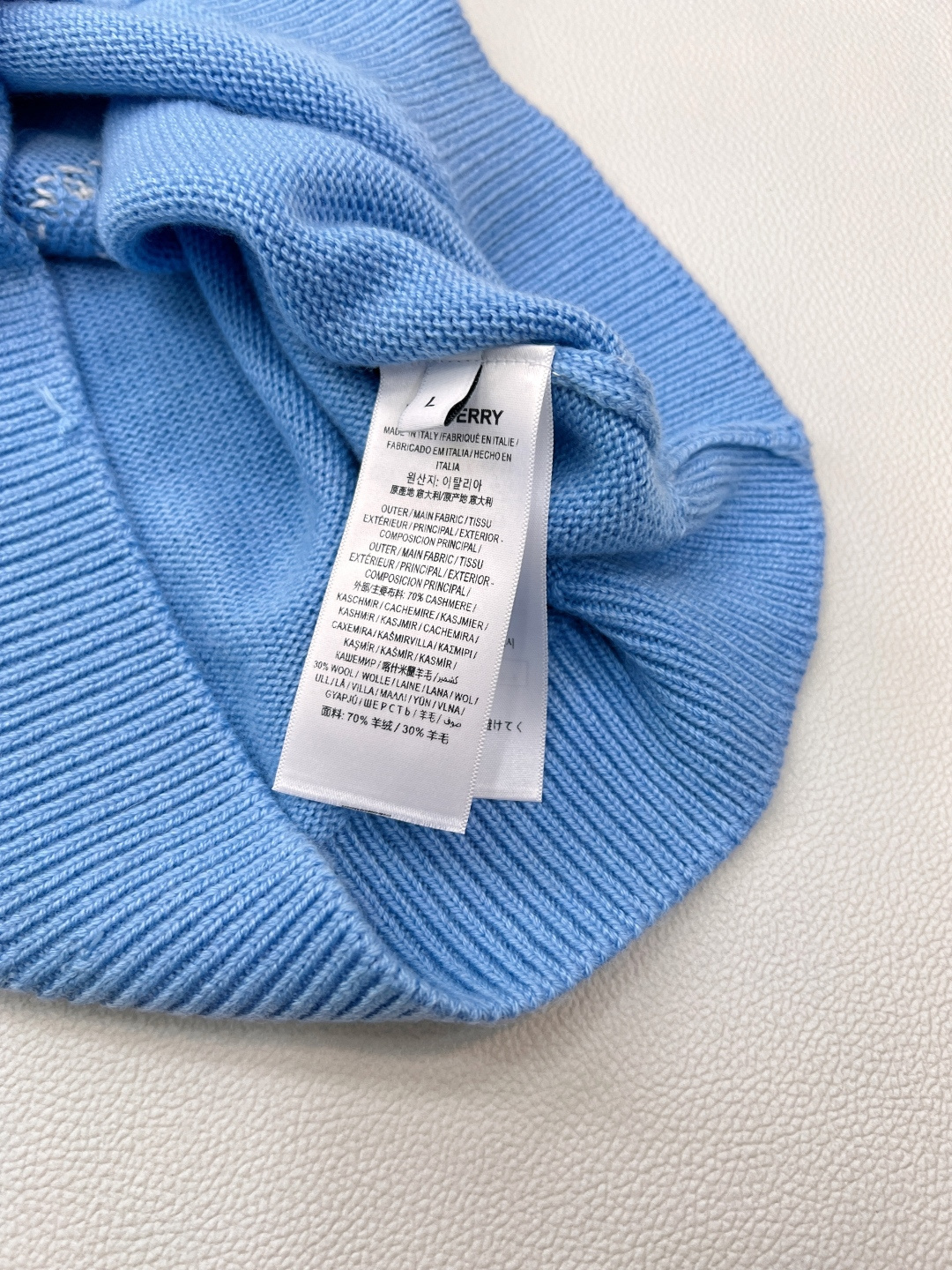 🆕Burberry2025新款圆领钩花套头毛衣，定制YB羊绒羊毛纱线织造 质感高级 舒适柔软 圆领短袖毛