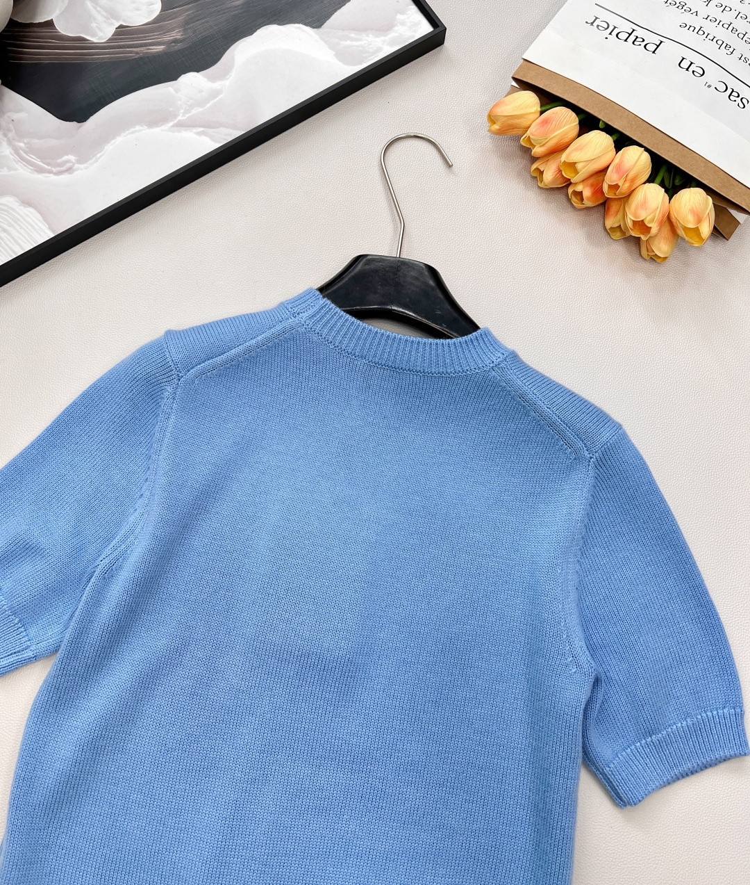 🆕Burberry2025新款圆领钩花套头毛衣，定制YB羊绒羊毛纱线织造 质感高级 舒适柔软 圆领短袖毛