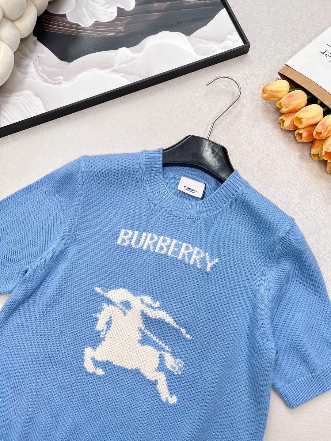 🆕Burberry2025新款圆领钩花套头毛衣，定制YB羊绒羊毛纱线织造 质感高级 舒适柔软 圆领短袖毛