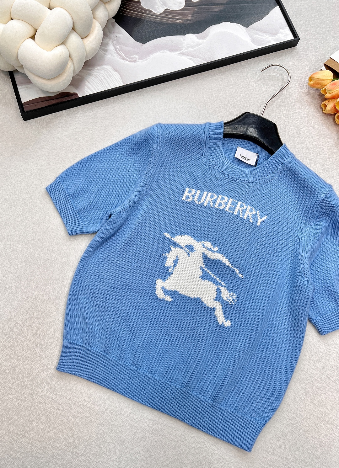 🆕Burberry2025新款圆领钩花套头毛衣，定制YB羊绒羊毛纱线织造 质感高级 舒适柔软 圆领短袖毛