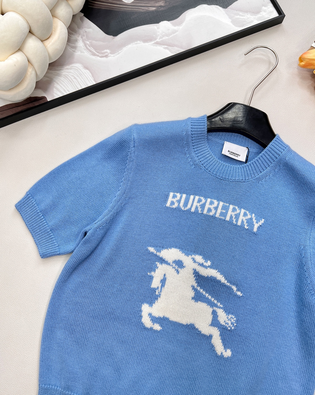 🆕Burberry2025新款圆领钩花套头毛衣，定制YB羊绒羊毛纱线织造 质感高级 舒适柔软 圆领短袖毛