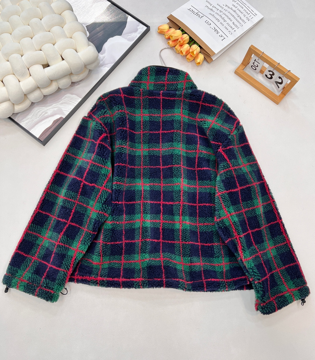 🆕Miumiu2025新款格纹泰迪毛绒外套，通体饰以泰迪毛绒材质，质感柔软舒适，时髦洋气，立领外套剪裁，