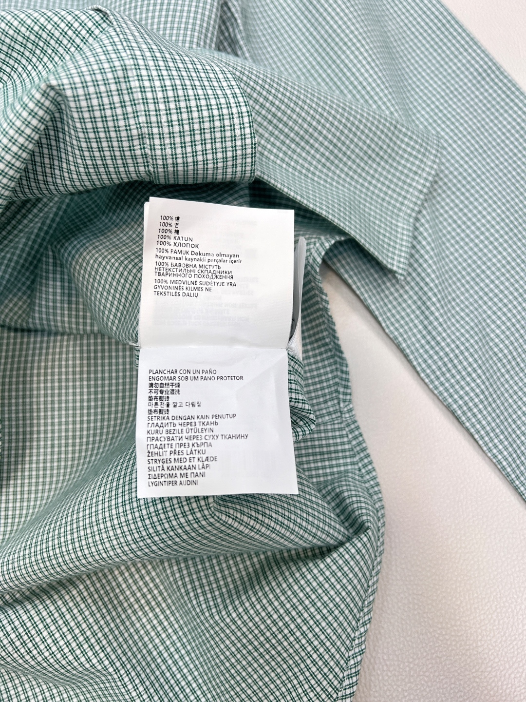 🆕Miumiu2025新款字母贴片常规格纹衬衣，定制YB进口棉府绸材质，柔软亲肤，舒适不易皱，常规廓形衬