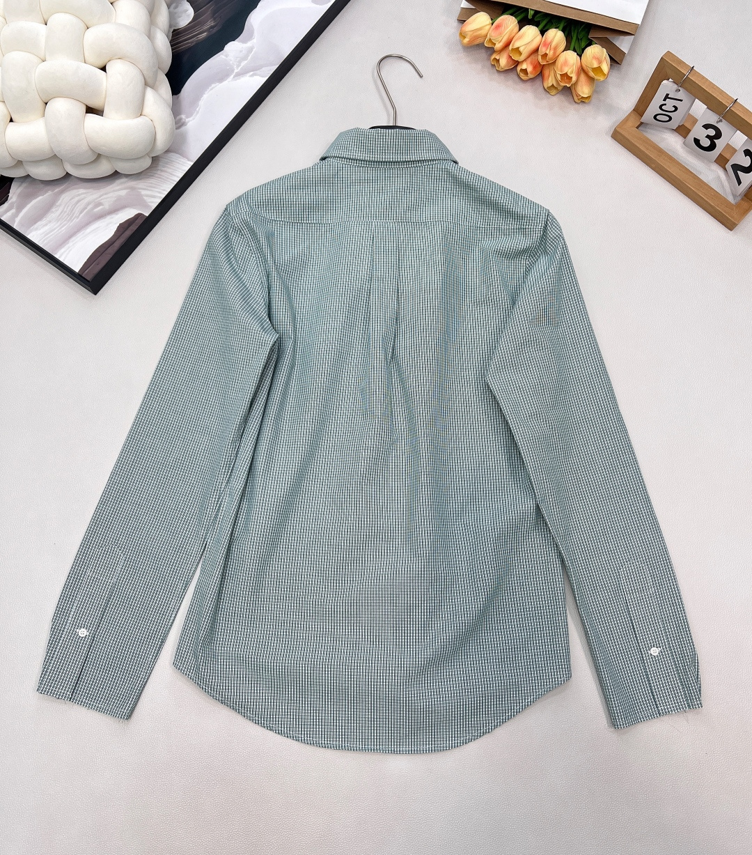 🆕Miumiu2025新款字母贴片常规格纹衬衣，定制YB进口棉府绸材质，柔软亲肤，舒适不易皱，常规廓形衬