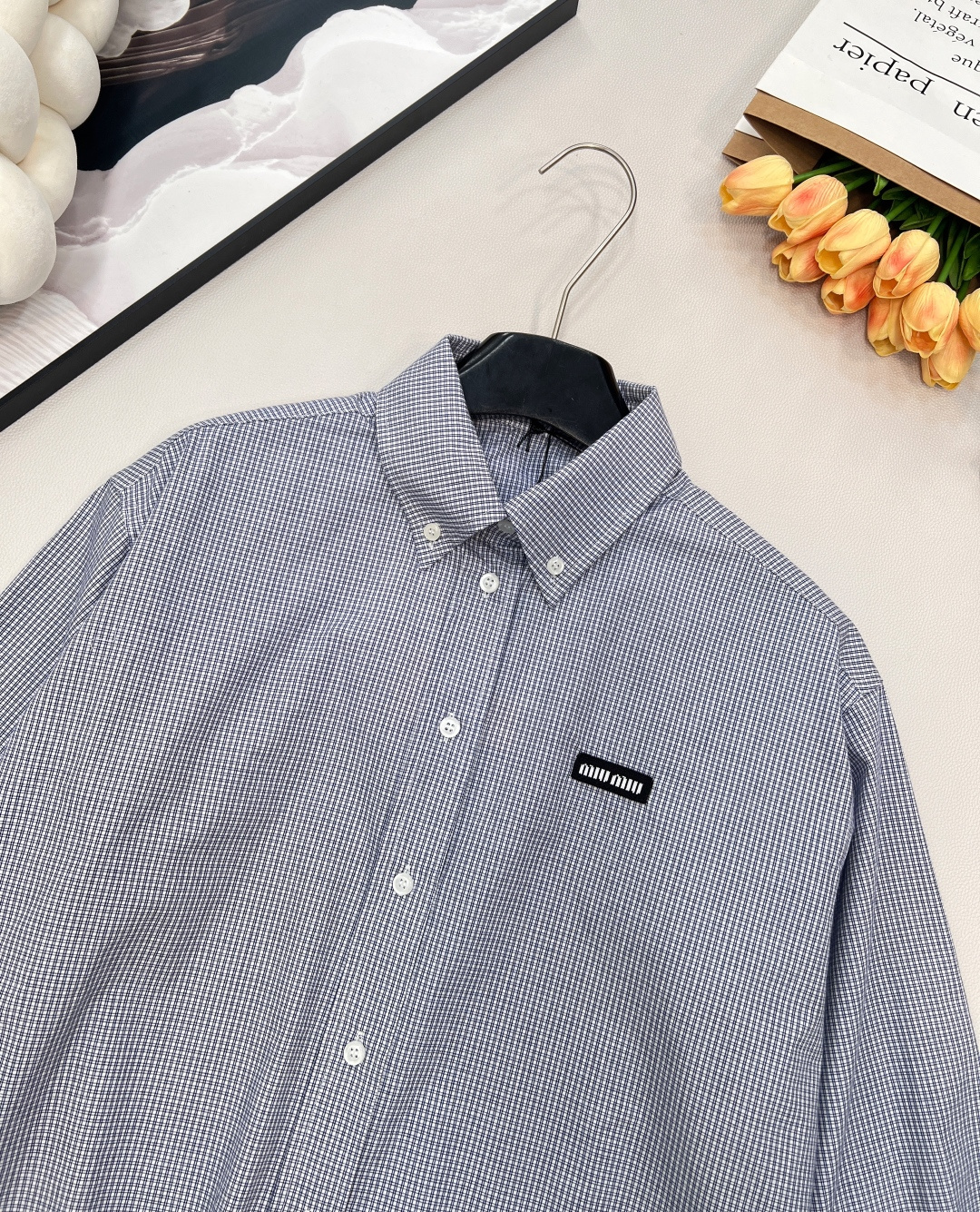 🆕Miumiu2025新款字母贴片短款格子衬衣，定制YB进口棉府绸材质，柔软亲肤，舒适不易皱，长袖短款衬