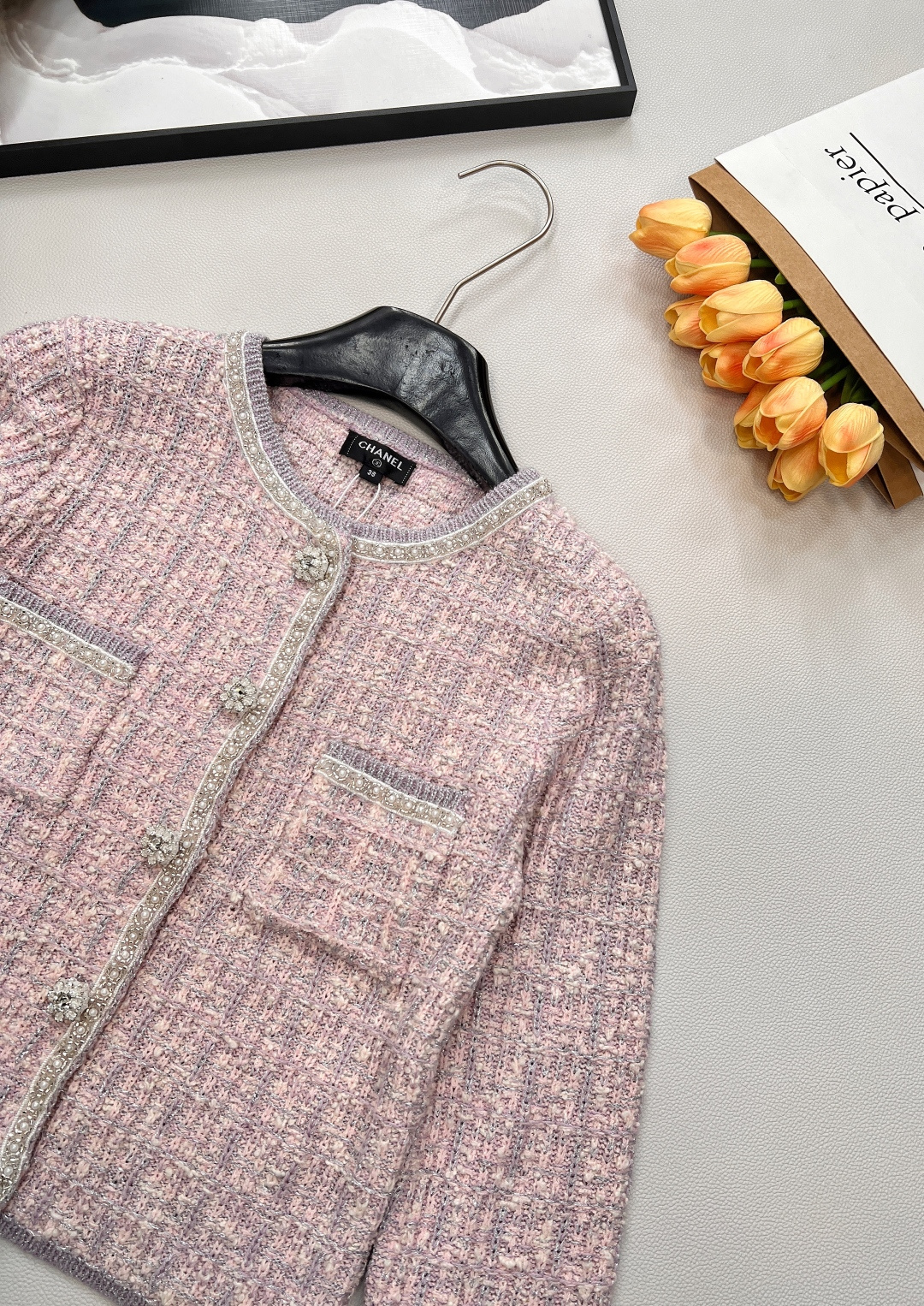🆕Chanel2025新圆领串珠针织开衫，定制YB羊毛针织材质，质感高级，舒适柔软，圆领开衫剪裁，领口袖