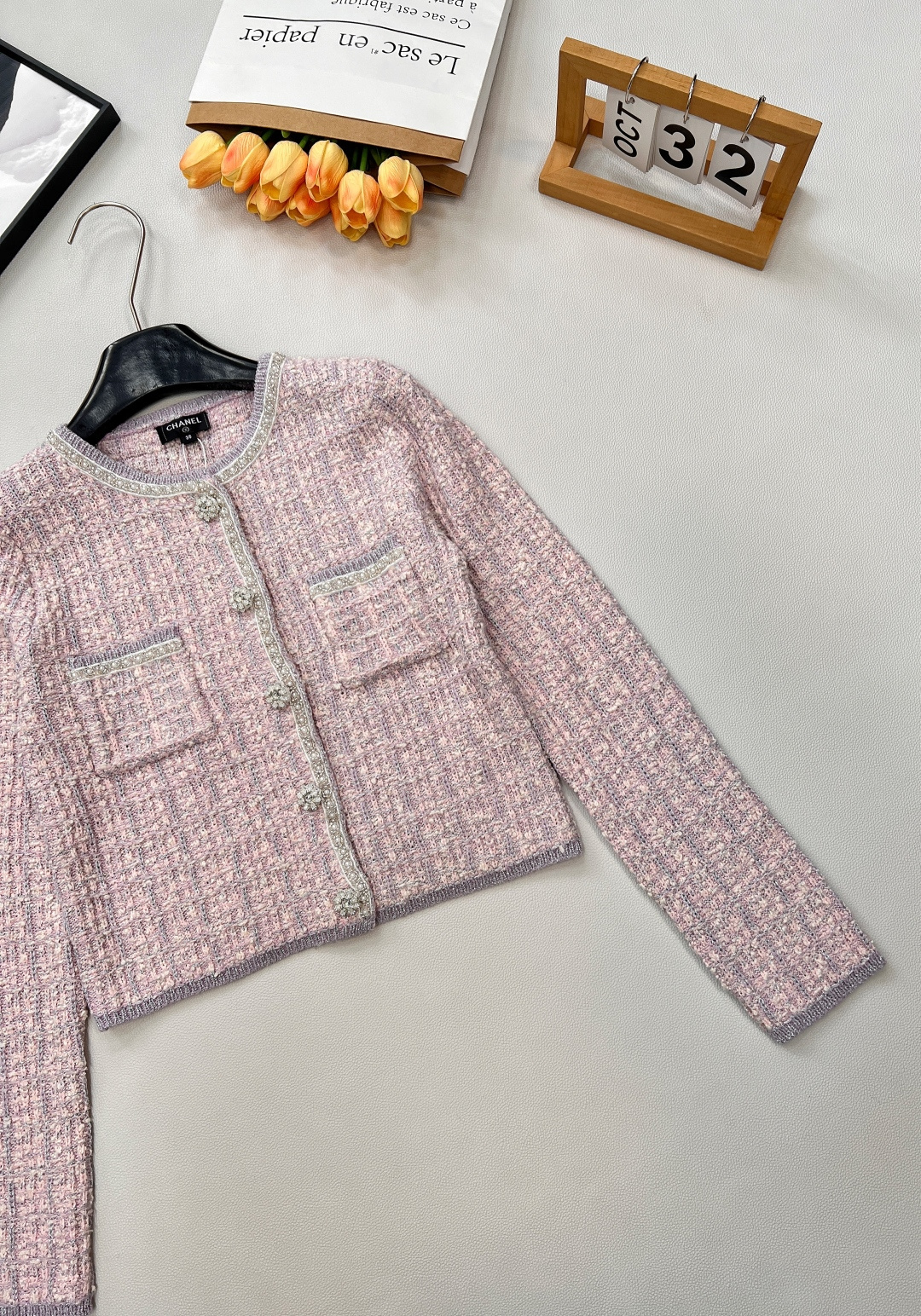 🆕Chanel2025新圆领串珠针织开衫，定制YB羊毛针织材质，质感高级，舒适柔软，圆领开衫剪裁，领口袖