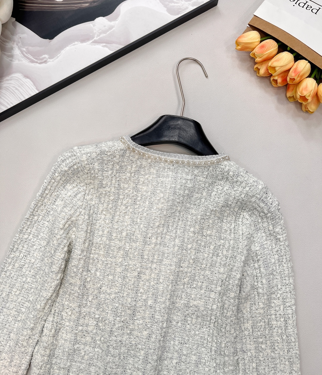 🆕Chanel2025新圆领串珠针织开衫，定制YB羊毛针织材质，质感高级，舒适柔软，圆领开衫剪裁，领口袖