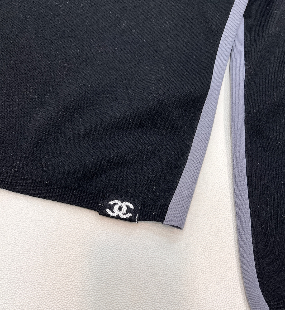 🆕Chanel2025新款小高领针织套头毛衣，25coco滑雪🎿系列#定制YB羊毛纱线织造，质感细腻，穿