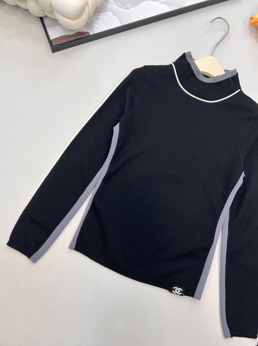 🆕Chanel2025新款小高领针织套头毛衣，25coco滑雪🎿系列#定制YB羊毛纱线织造，质感细腻，穿