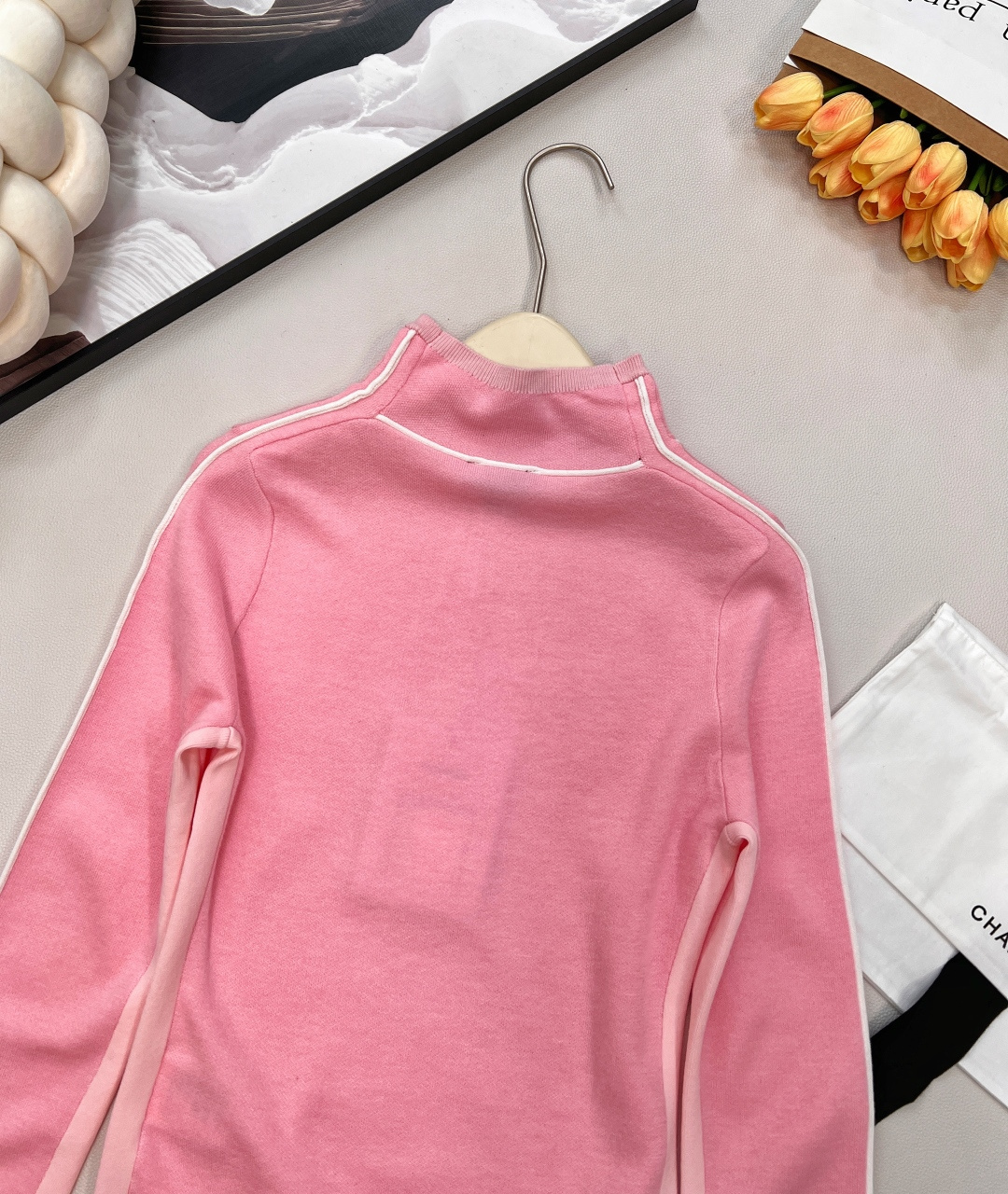 🆕Chanel2025新款小高领针织套头毛衣，25coco滑雪🎿系列#定制YB羊毛纱线织造，质感细腻，穿