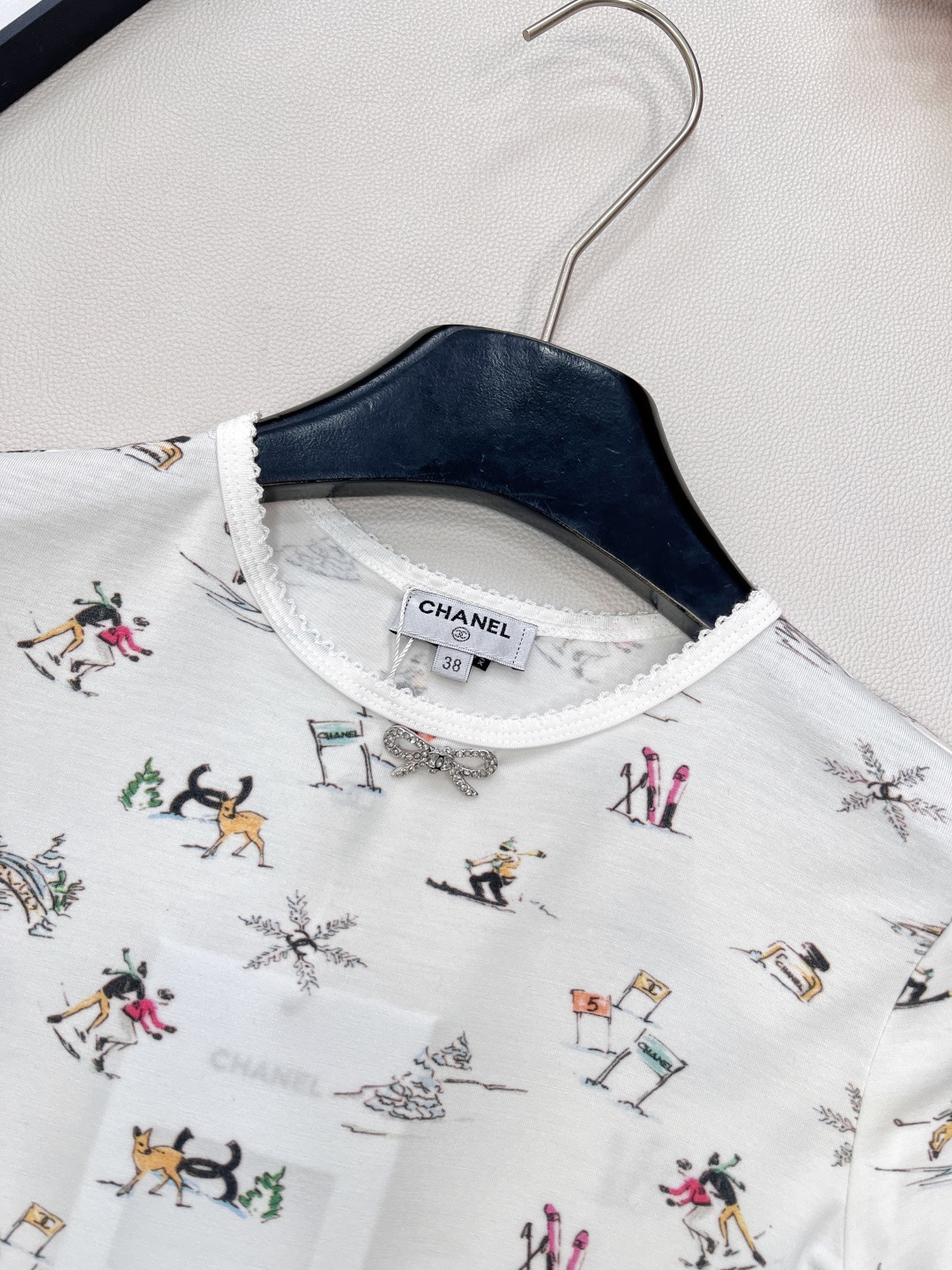 🆕Chanel2025新品圆领印花T恤，25coco滑雪🎿系列#定制YB丝绵材质，质感舒适，弹力十足，修