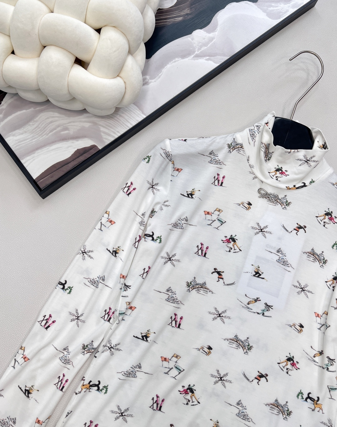 🆕Chanel2025新品印花高领长袖T恤，25coco滑雪🎿系列#定制YB丝绵材质，质感舒适，弹力十足