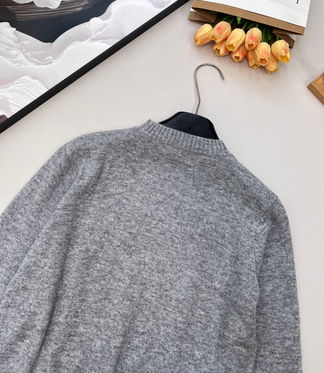 🆕 Prada经典款时尚百搭字母图案提花圆领长袖针织衫 今天这款普达拉王牌经典套头针织衫它来咯~采用10