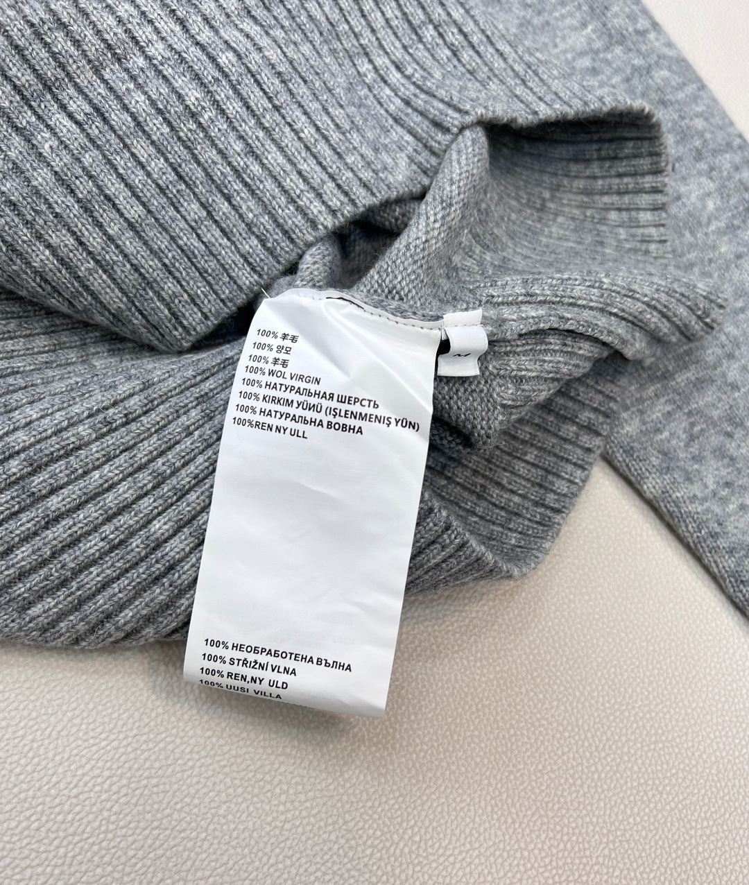 🆕 Prada经典款时尚百搭字母图案提花圆领长袖针织衫 今天这款普达拉王牌经典套头针织衫它来咯~采用10