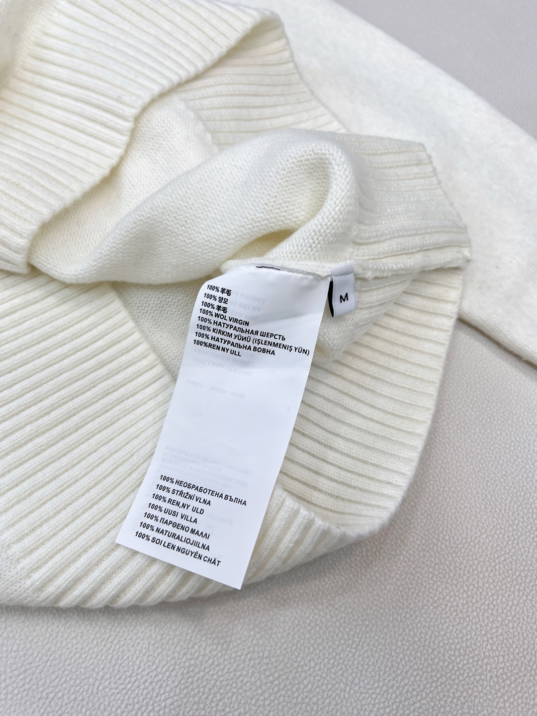 🆕 Prada经典款时尚百搭字母图案提花圆领长袖针织衫 今天这款普达拉王牌经典套头针织衫它来咯~采用10