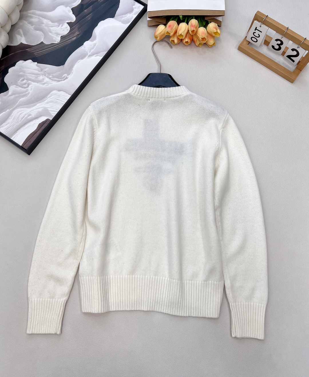 🆕 Prada经典款时尚百搭字母图案提花圆领长袖针织衫 今天这款普达拉王牌经典套头针织衫它来咯~采用10