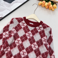 🆕CHANEL菱格logo马海毛红色套头毛衣这件审美共鸣,很难遇到惊艳,这件在红毛衣里面,绝对是压制性的 🆕CHANEL菱格logo马海毛红色套头毛衣这件审美共鸣,很难遇到惊艳,这件在红毛衣里面,绝对是压制性的