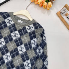 🆕CHANEL菱格logo马海毛红色套头毛衣这件审美共鸣,很难遇到惊艳,这件在红毛衣里面,绝对是压制性的 🆕CHANEL菱格logo马海毛红色套头毛衣这件审美共鸣,很难遇到惊艳,这件在红毛衣里面,绝对是压制性的
