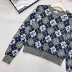 🆕CHANEL菱格logo马海毛红色套头毛衣这件审美共鸣,很难遇到惊艳,这件在红毛衣里面,绝对是压制性的 🆕CHANEL菱格logo马海毛红色套头毛衣这件审美共鸣,很难遇到惊艳,这件在红毛衣里面,绝对是压制性的