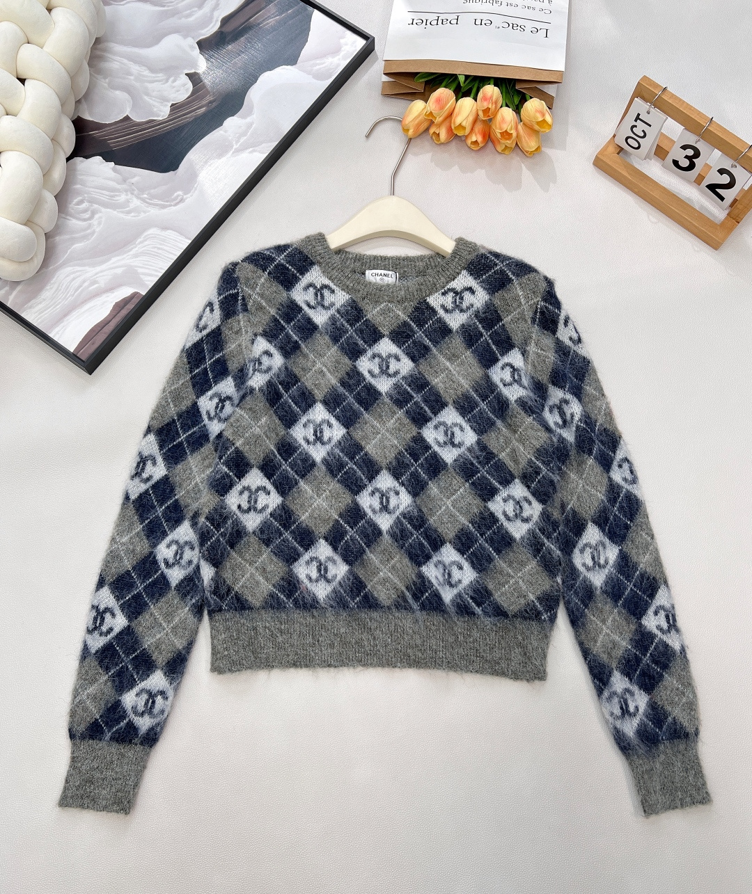 🆕CHANEL菱格logo马海毛红色套头毛衣这件审美共鸣，很难遇到惊艳，这件在红毛衣里面，绝对是压制性的