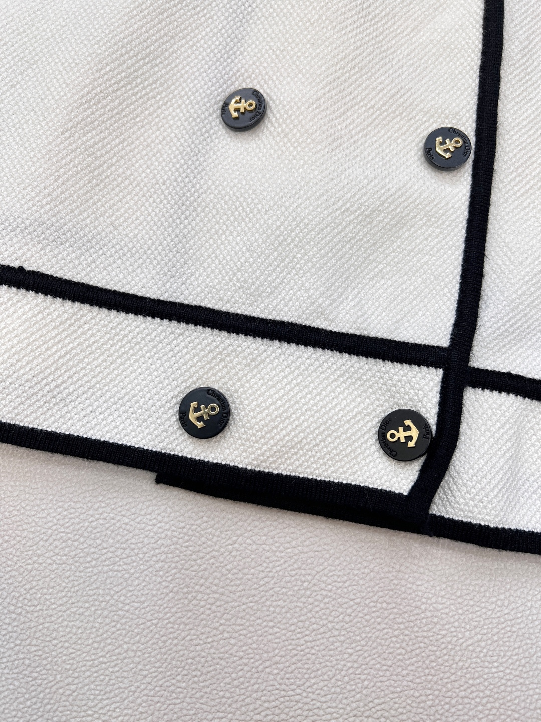 🆕DIOR新款海军领撞色针织短夹克，法式优雅与摩登率性的完美碰撞，当经典海军领邂逅迪奥的高级时尚基因，这