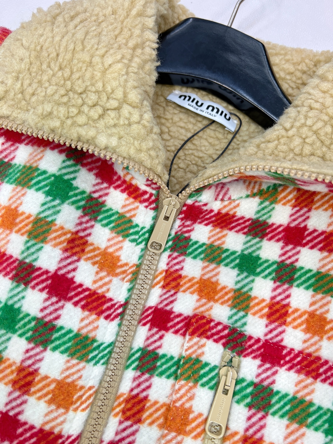 🆕Miumiu25Fw秋冬新款秀款彩色格纹羊羔毛领夹克外套丨⚠独家yb开发！高版出品！柔软羊羔毛翻领与内
