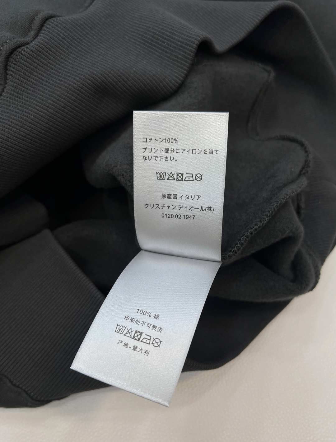 🆕DIOR新款织缎徽章连帽卫衣，原¥16000购买；纯棉质感面料采用26支双纱+10支底纱的毛圈绒面料，