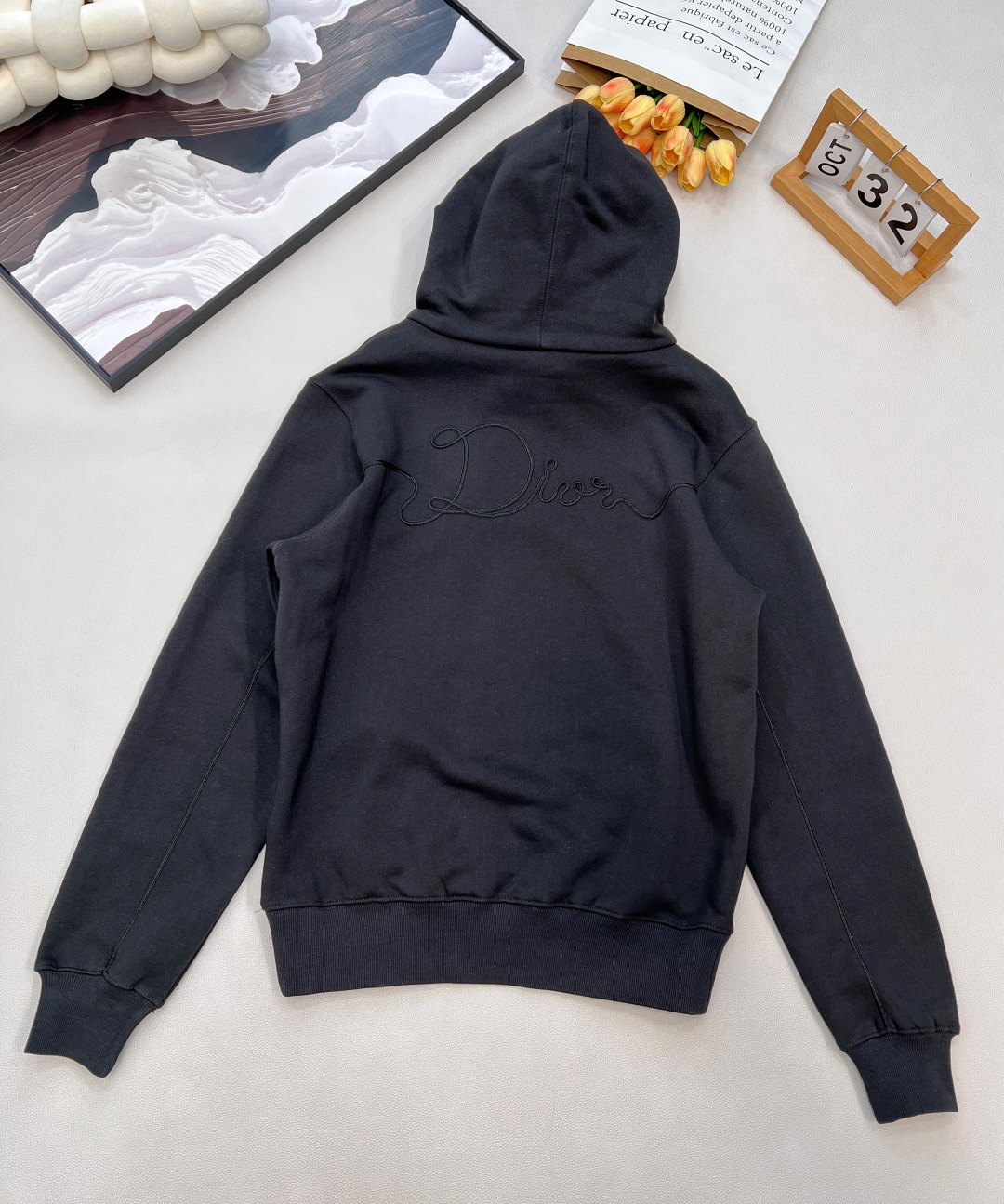 🆕DIOR新款织缎徽章连帽卫衣，原¥16000购买；纯棉质感面料采用26支双纱+10支底纱的毛圈绒面料，