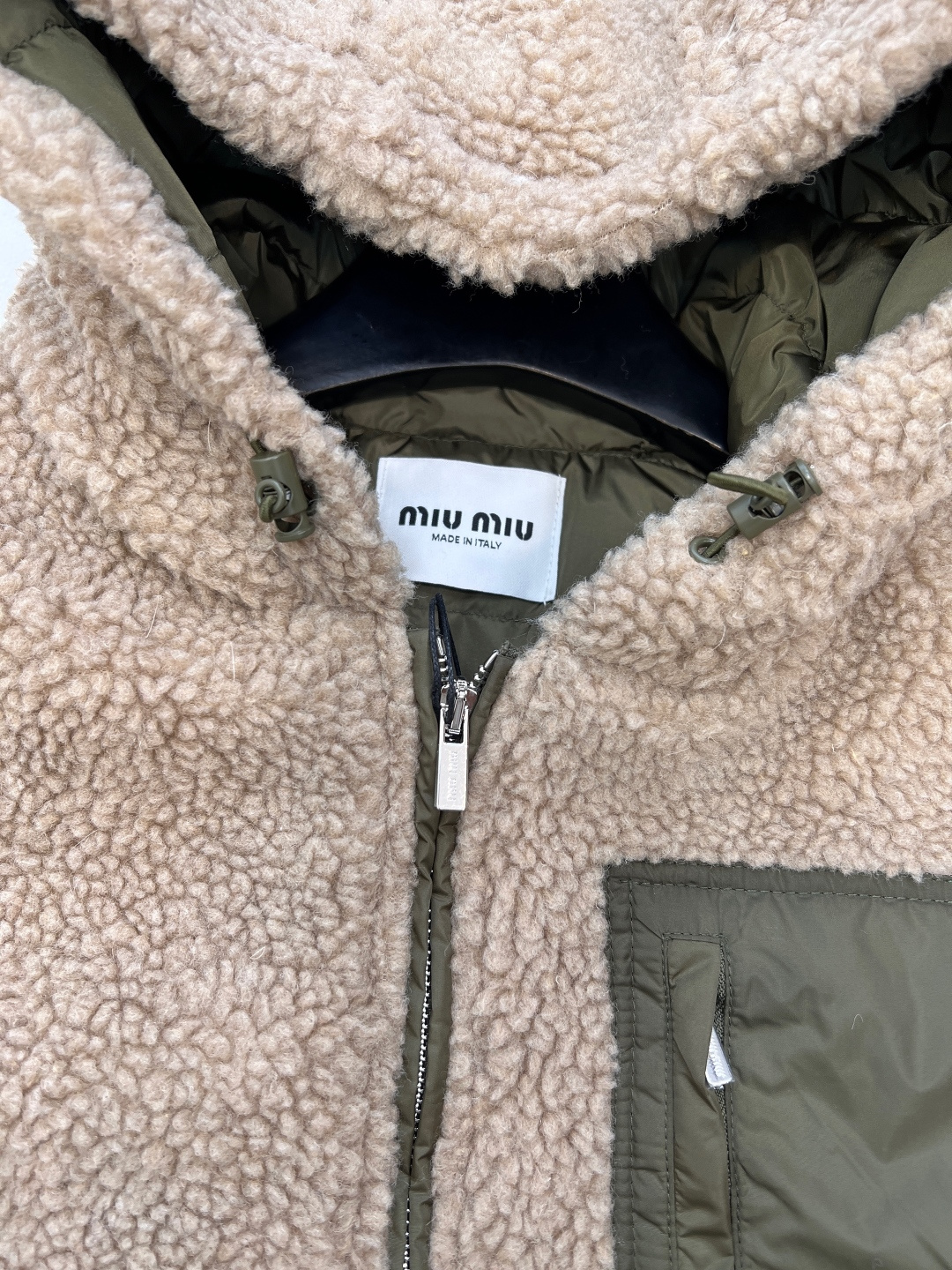 🆕MiuMiu25Fw秋冬新款拉链连帽泰迪羽绒服外套丨⚠独家yb开发！高版出品！以泰迪毛绒+哑光羽绒拼接