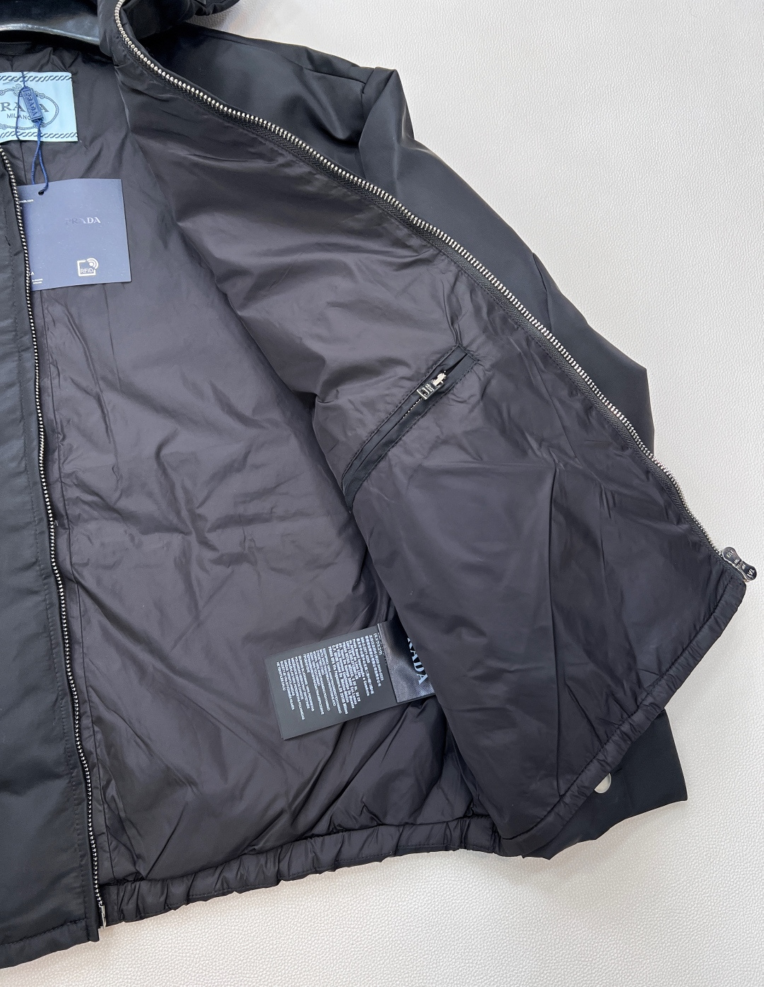 🆕Prada25Fw早秋新款三角标连帽尼龙短款棉衣夹克外套丨⚠独家yb开发！高版出品！经典的Prada的