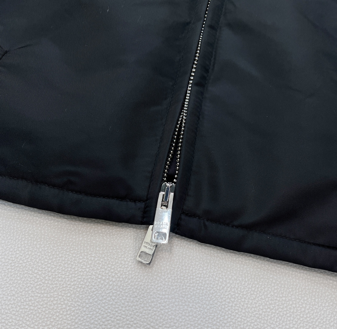 🆕Prada25Fw早秋新款三角标连帽尼龙短款棉衣夹克外套丨⚠独家yb开发！高版出品！经典的Prada的