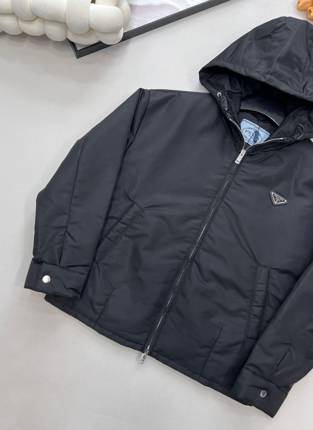 🆕Prada25Fw早秋新款三角标连帽尼龙短款棉衣夹克外套丨⚠独家yb开发！高版出品！经典的Prada的