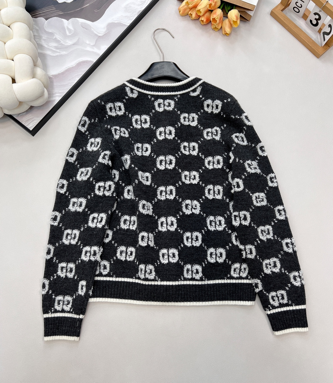 🆕 GUCCI 羊毛结子绒提花针织开衫经典双Glogo提花设计 厚实有质感的一件针织外套撞色设计，经典双