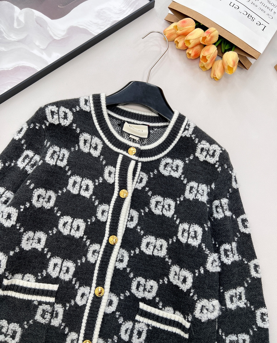🆕 GUCCI 羊毛结子绒提花针织开衫经典双Glogo提花设计 厚实有质感的一件针织外套撞色设计，经典双