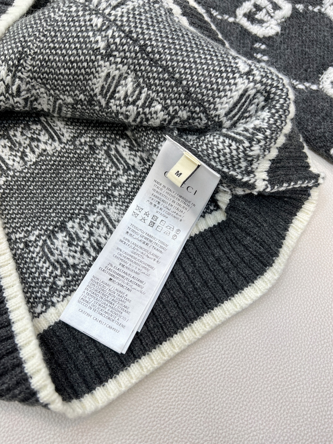 🆕 GUCCI 羊毛结子绒提花针织开衫经典双Glogo提花设计 厚实有质感的一件针织外套撞色设计，经典双