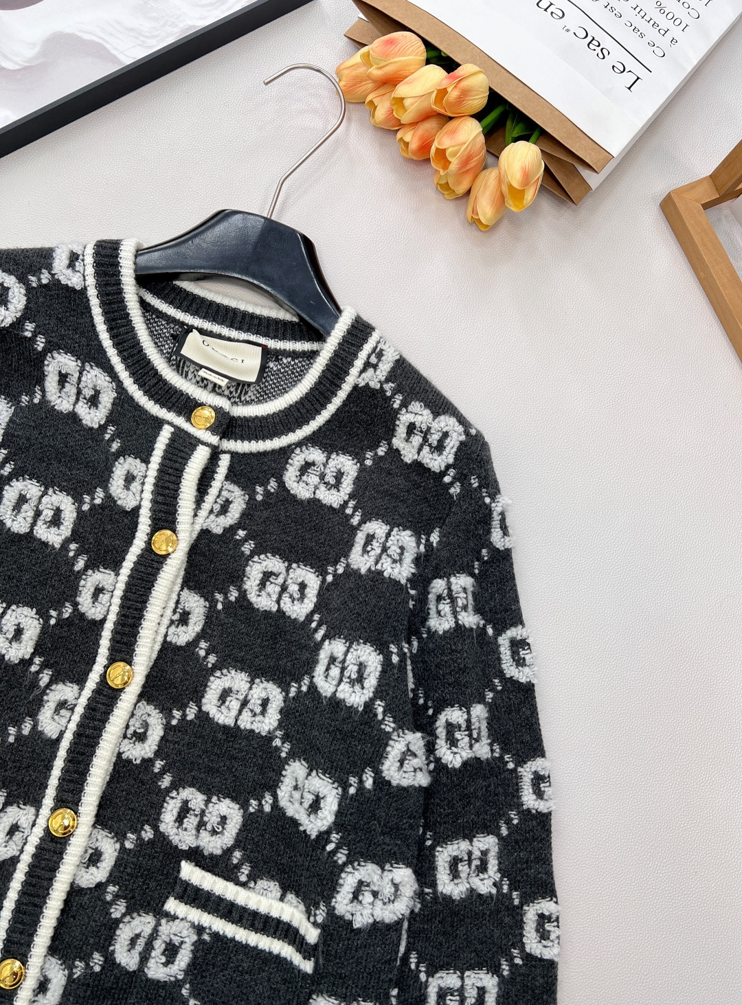 🆕 GUCCI 羊毛结子绒提花针织开衫经典双Glogo提花设计 厚实有质感的一件针织外套撞色设计，经典双