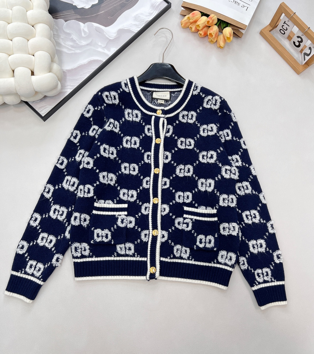 🆕 GUCCI 羊毛结子绒提花针织开衫经典双Glogo提花设计 厚实有质感的一件针织外套撞色设计，经典双