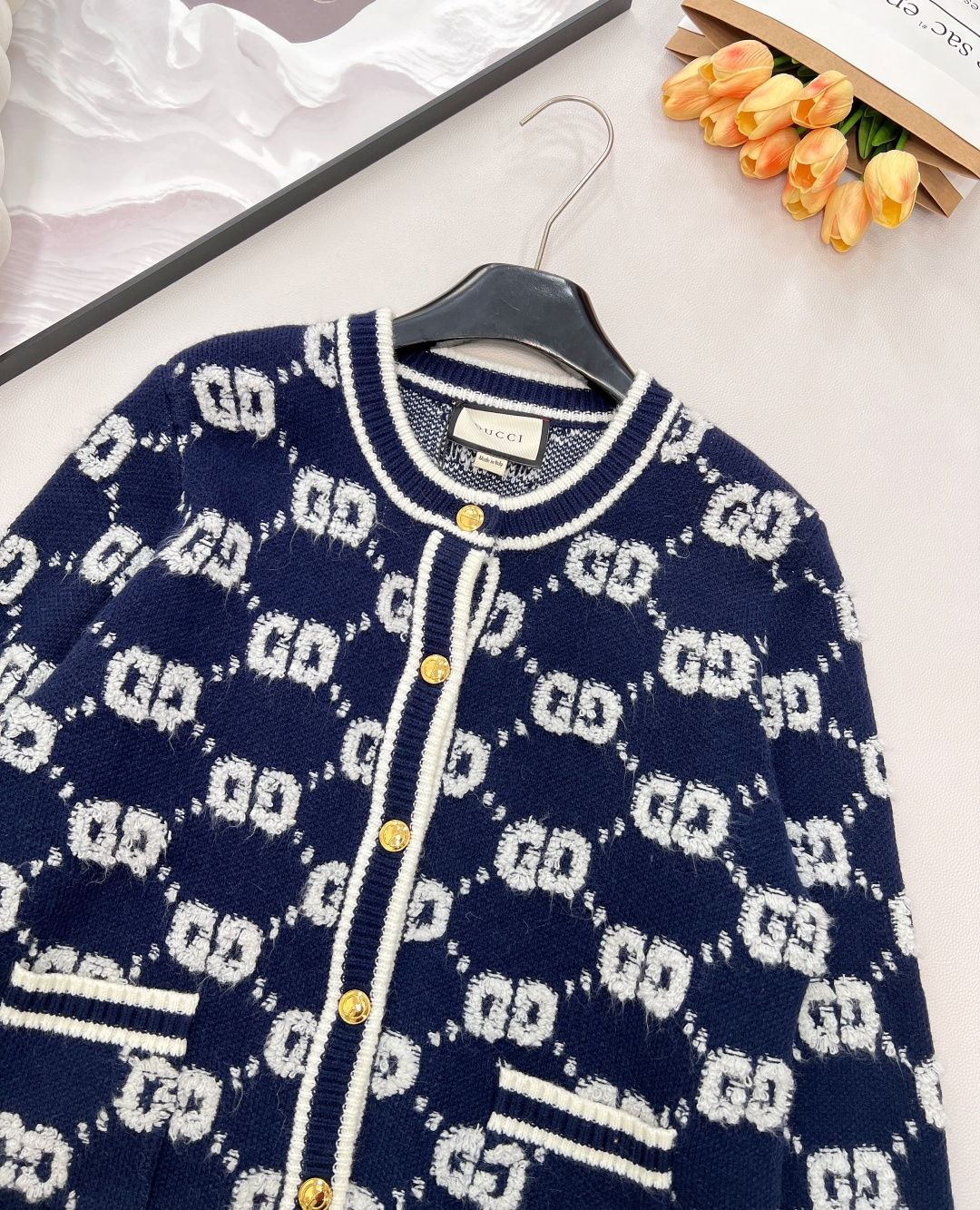 🆕 GUCCI 羊毛结子绒提花针织开衫经典双Glogo提花设计 厚实有质感的一件针织外套撞色设计，经典双