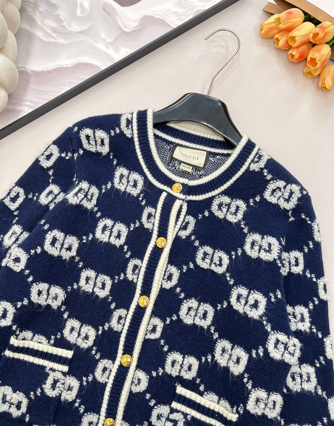 🆕 GUCCI 羊毛结子绒提花针织开衫经典双Glogo提花设计 厚实有质感的一件针织外套撞色设计，经典双