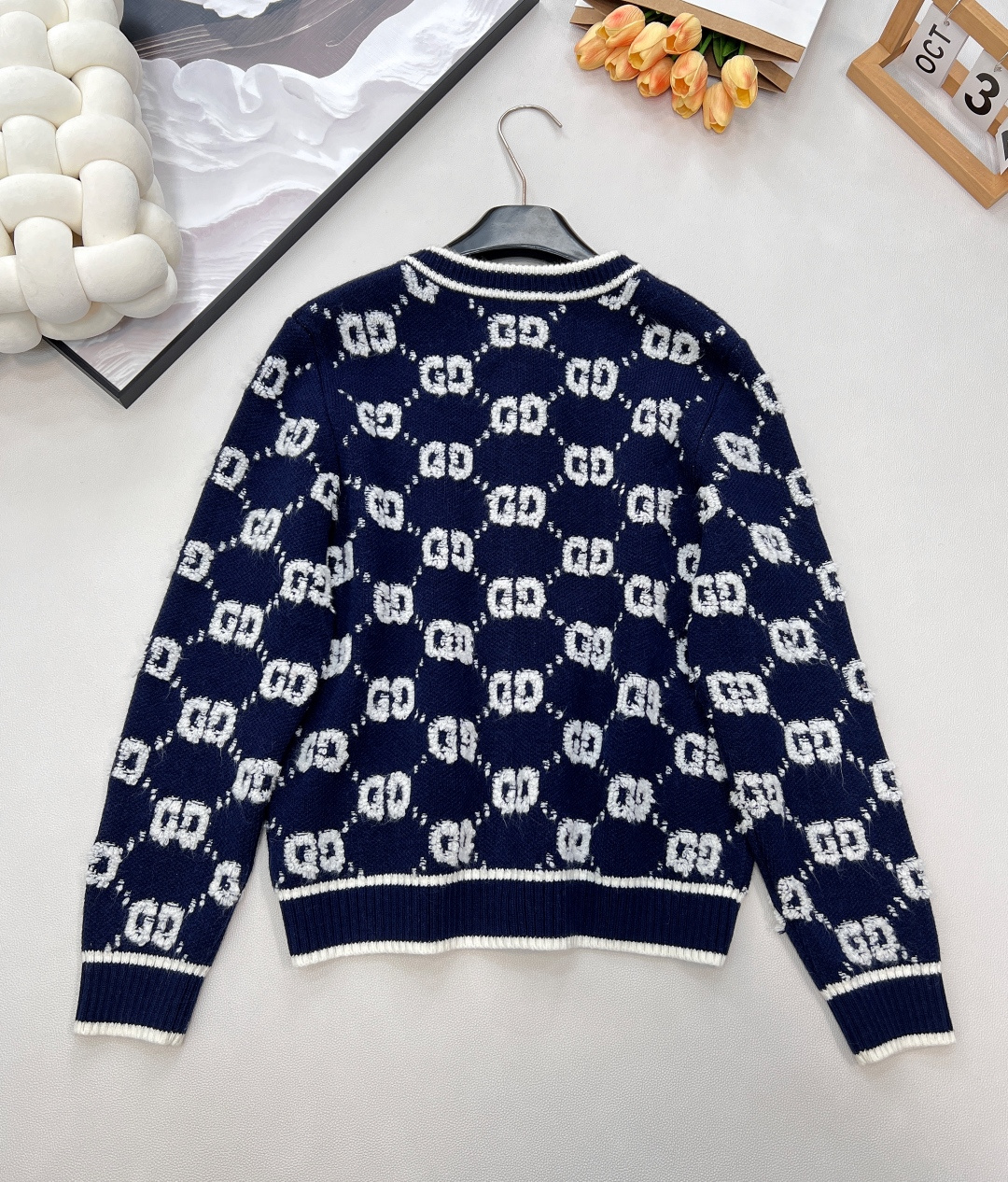 🆕 GUCCI 羊毛结子绒提花针织开衫经典双Glogo提花设计 厚实有质感的一件针织外套撞色设计，经典双