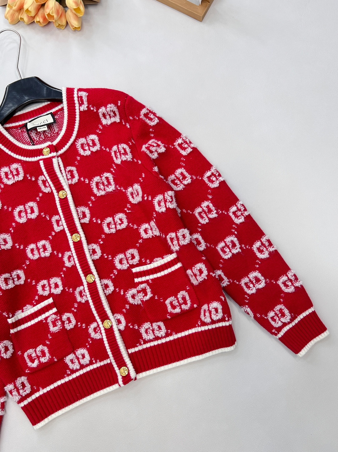 🆕 GUCCI 羊毛结子绒提花针织开衫经典双Glogo提花设计 厚实有质感的一件针织外套撞色设计，经典双