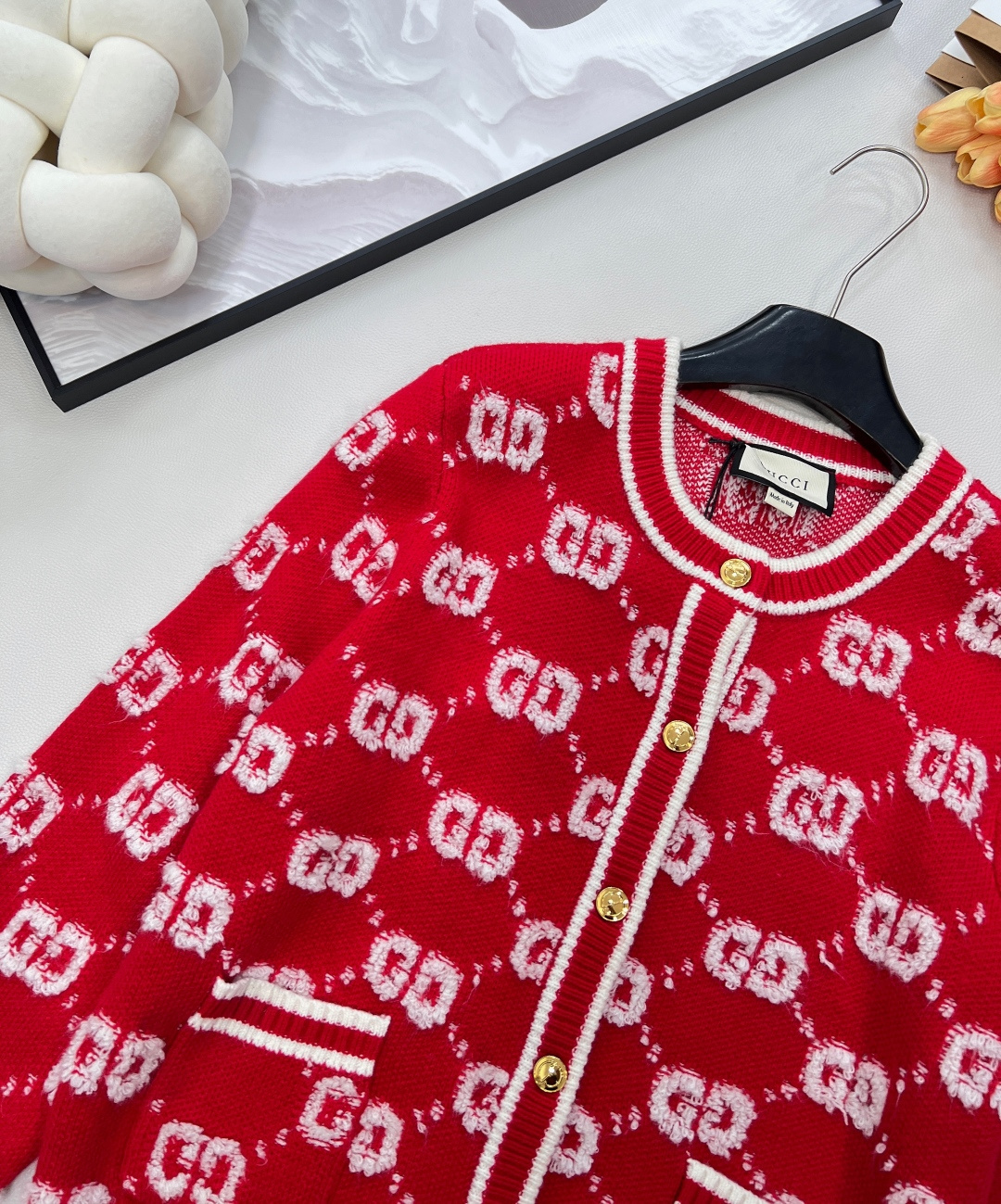 🆕 GUCCI 羊毛结子绒提花针织开衫经典双Glogo提花设计 厚实有质感的一件针织外套撞色设计，经典双