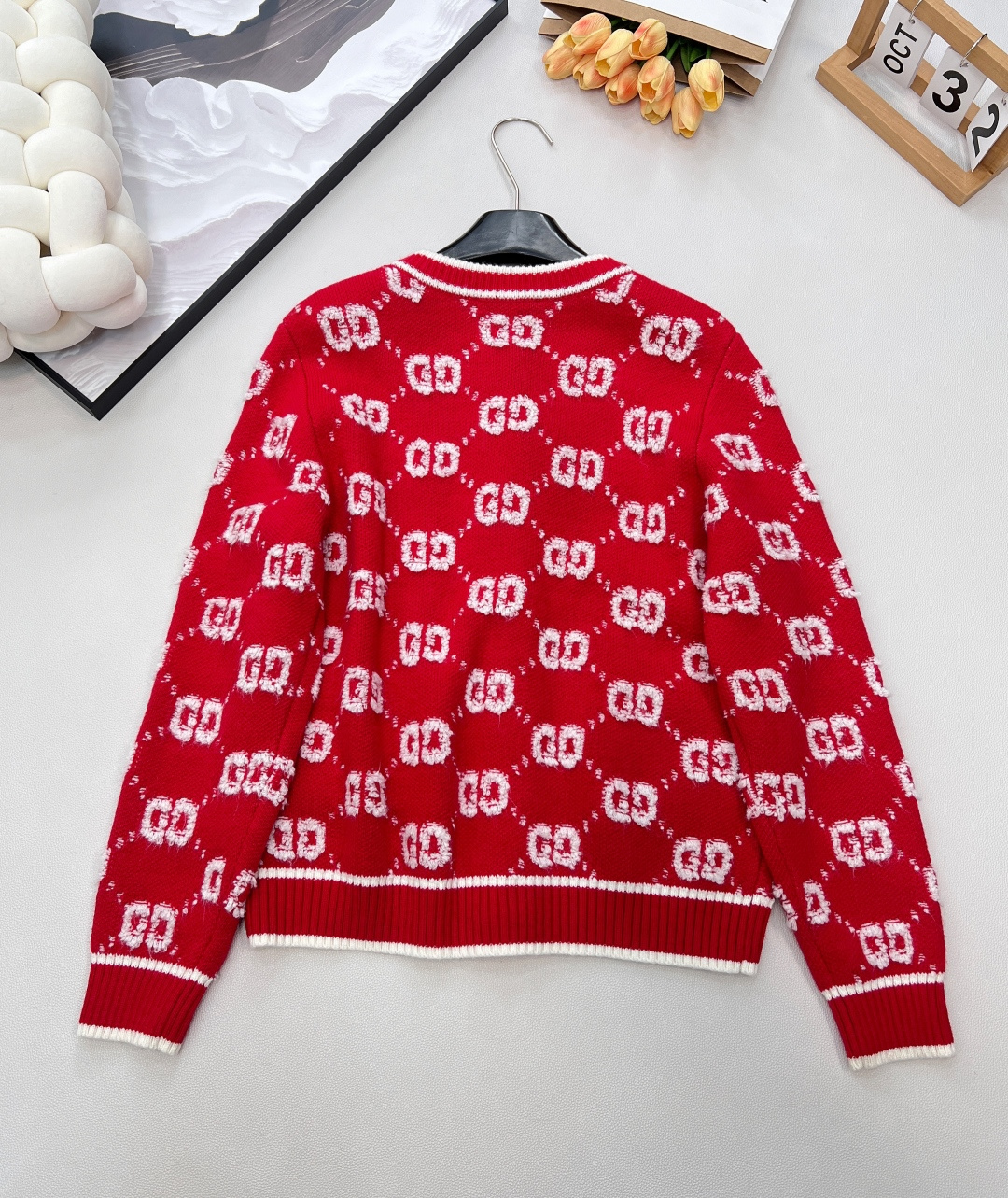 🆕 GUCCI 羊毛结子绒提花针织开衫经典双Glogo提花设计 厚实有质感的一件针织外套撞色设计，经典双