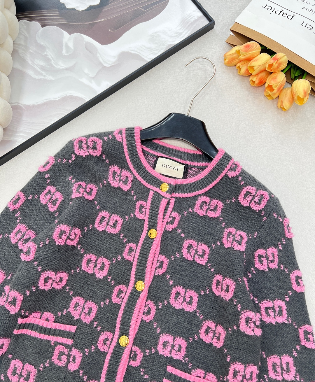 🆕 GUCCI 羊毛结子绒提花针织开衫经典双Glogo提花设计 厚实有质感的一件针织外套撞色设计，经典双