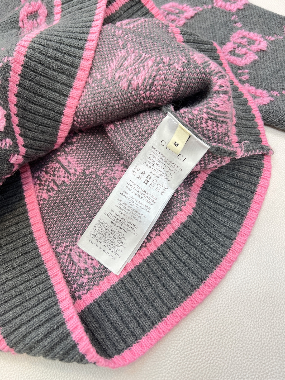 🆕 GUCCI 羊毛结子绒提花针织开衫经典双Glogo提花设计 厚实有质感的一件针织外套撞色设计，经典双