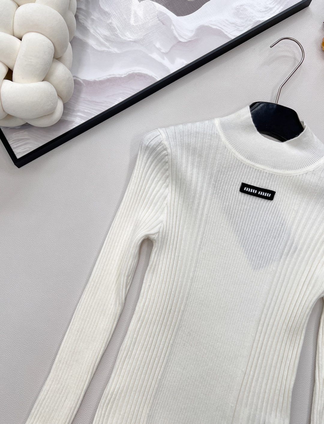 🆕Miumiu25FW秋冬新款微标提花山羊毛混纺立领针织长袖打底衫丨⚠独家高版出品！采用羊毛针织面料，自